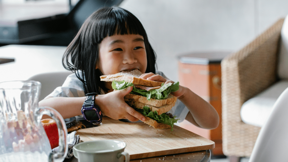 いっぱい食べる女の子